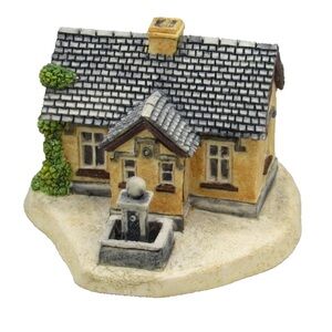 Irish Heritage Collection Fountain Of Knowledge Miniature ceramic house no box